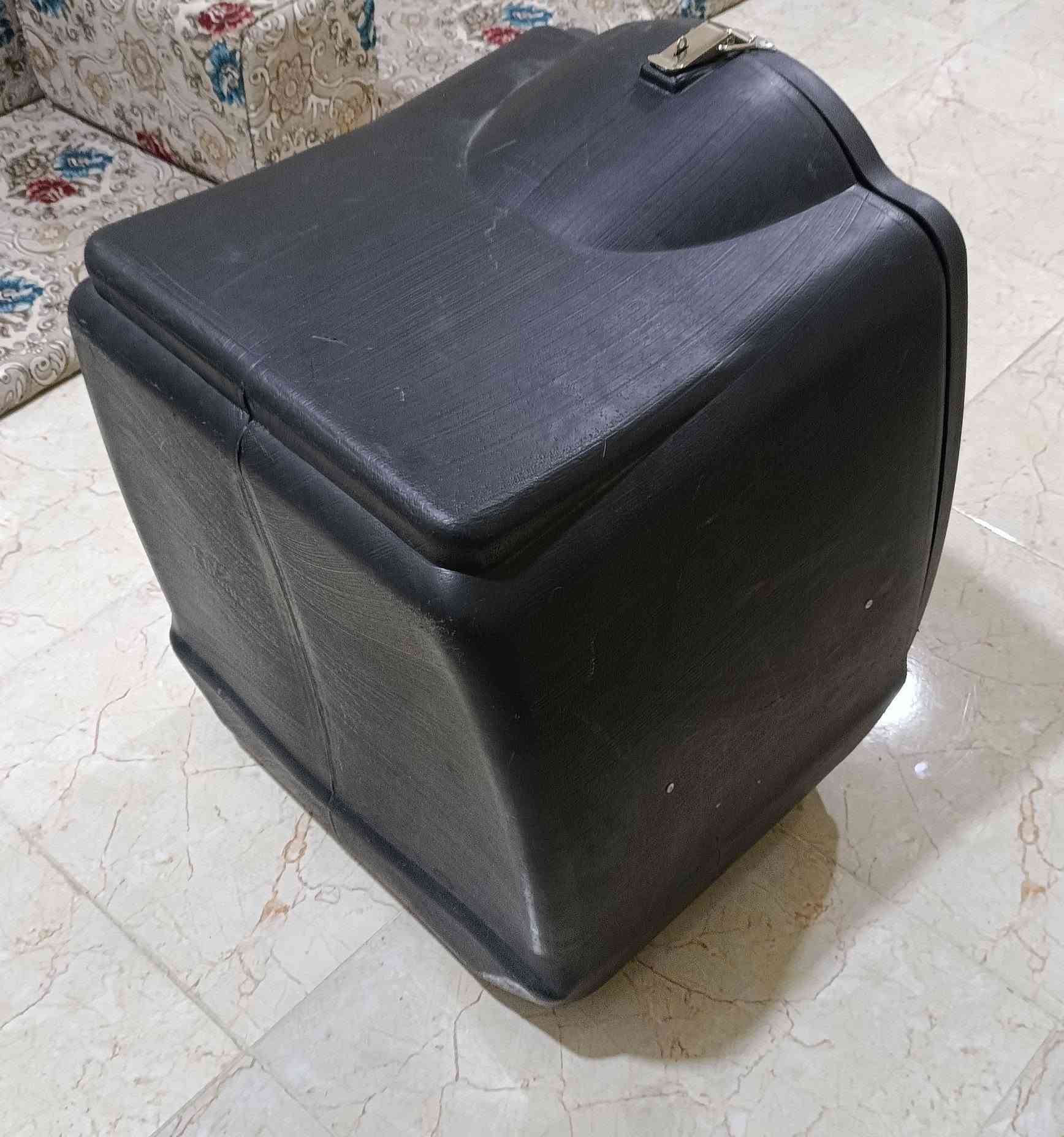 السلام عليكم صندوق درفري للبيع جديد قبل 3 ايام من شتريته ومبطن من الداخل السعر 35 مكاني البصره الزبير
***********
