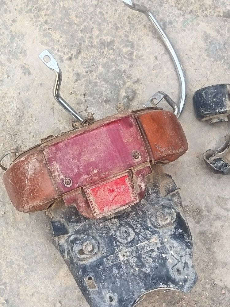 بطة • قطع غيار • ذيل أصلي