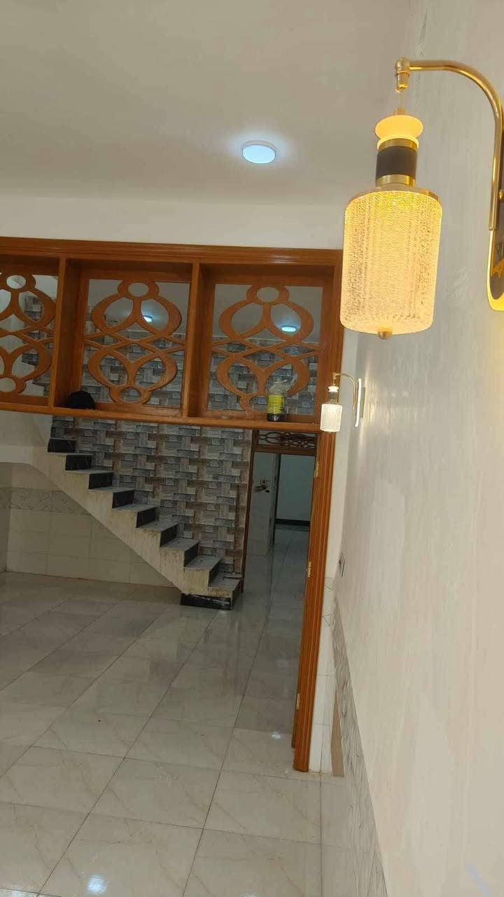سلام عليكم بيع مستعجل امانت الله بناء ع أيدي درجه اول كله صب جسور واساس كله رفت شرط بناءجناي   100 متر
سعر 92 طابو صرف سند بسمي حي الميلاد الجديد بصف الشارع العام بالحولي
 مفتوح عل شارع العام قرب الجسر الأخضر مال العبور مكانه كلش حلوه  
بسمي مباشر  ثاني يوم مداور 
غرفة وصالة ومطبخ واستقبال مفتوح ع صاله  وصحيات وطارمه 
بناء جديد 2026 بناء جناي درجة اولى  شارع 15 تبليط ورصيف كاعد يشتغلون بي مدرس بصفه وسوك بكفاه موقع يخبل وكلش حلو امانت الله بس عرصته ب 62 ماخذه بيع مستعجل 
 مفتوح على شارع 60 خامس بيت عن شارع 60
***********
سلام عليكم بيع مستعجل امانت الله بناء ع أيدي درجه اول كله صب جسور واساس كله رفت شرط بناءجناي   100 متر
