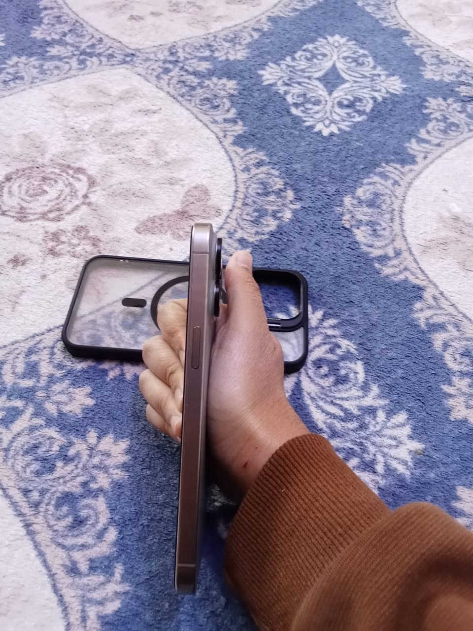 السلام عليكم عندي ايفون 15 برو ماكس للبيع ذاكره 256 بطاريه 94 ملحقاته كارتونه وشاحنه لا مفتوح ولا مصلح مكاني بغداد مدينه الصدر *********** واتساب
