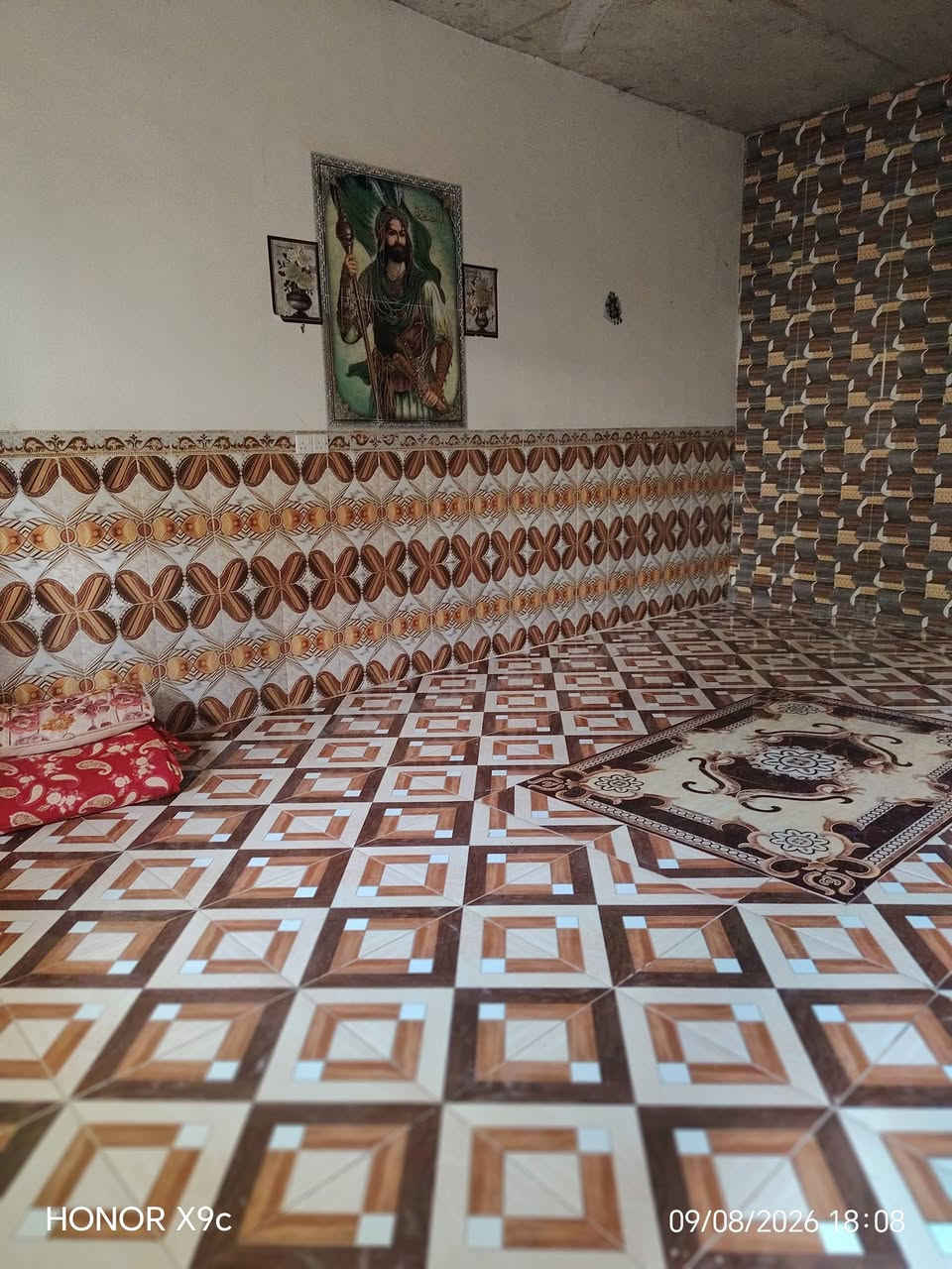 السلام عليكم بيت للبيع يتكون من مطبخ وصاله وستقبال وغرفتين وحمام داخلي وحمام خارجي مساحه 300،متر المكان الكرامه مشروع ابو فياض المشروع  رقمي الستفسار رقمي***********
