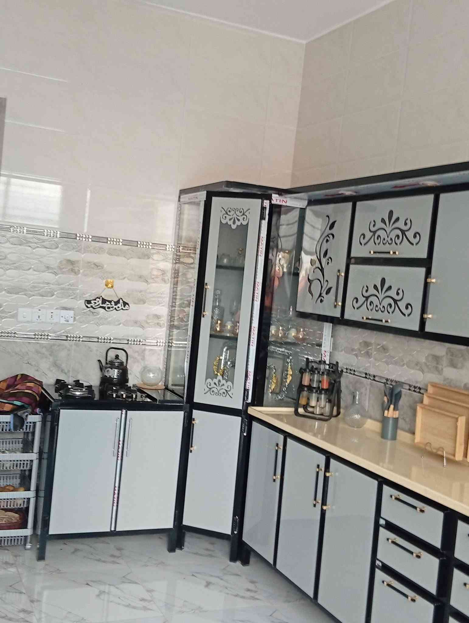 بيت مساحه 220 بدايه حي الشرطه طابو زراعي طابقين اربع غرف واستقبال ومطبخ وصاله ...السعر 150 قفل مكان مميز ***********
