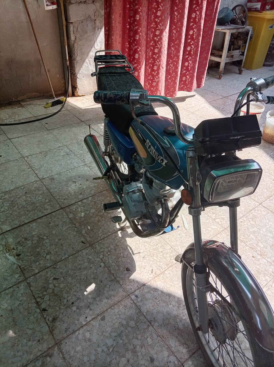 السلام عليكم ♦️ دراجة للبيع غراضها كلها مالت نامة حتى محركها نامه فقط شاصيها تايكر.. دراجه نضيفة ما ناقصها كلشي برغي مامفتوح بيها وأوراق اصولي كامله 5اوراق السعر خاص ماسنجر أو ***********
