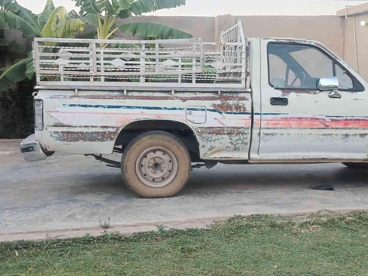 السلام عليكم
سيارة للبيع او مراوس حسب القناعة
 بيكم تويوتا موديل 90
محرك تويوتا بالشرط لاصرف ولابخار  گير بالشرط اكسل بالشرط
صدر بالشرط
مابيه اي خياس 
بطاقة بانزين بية
شرط التحويل
مكانة كركوك قضاء الحويجة 
سعره 30 وبية مجال قليل
لاتصال ***********
