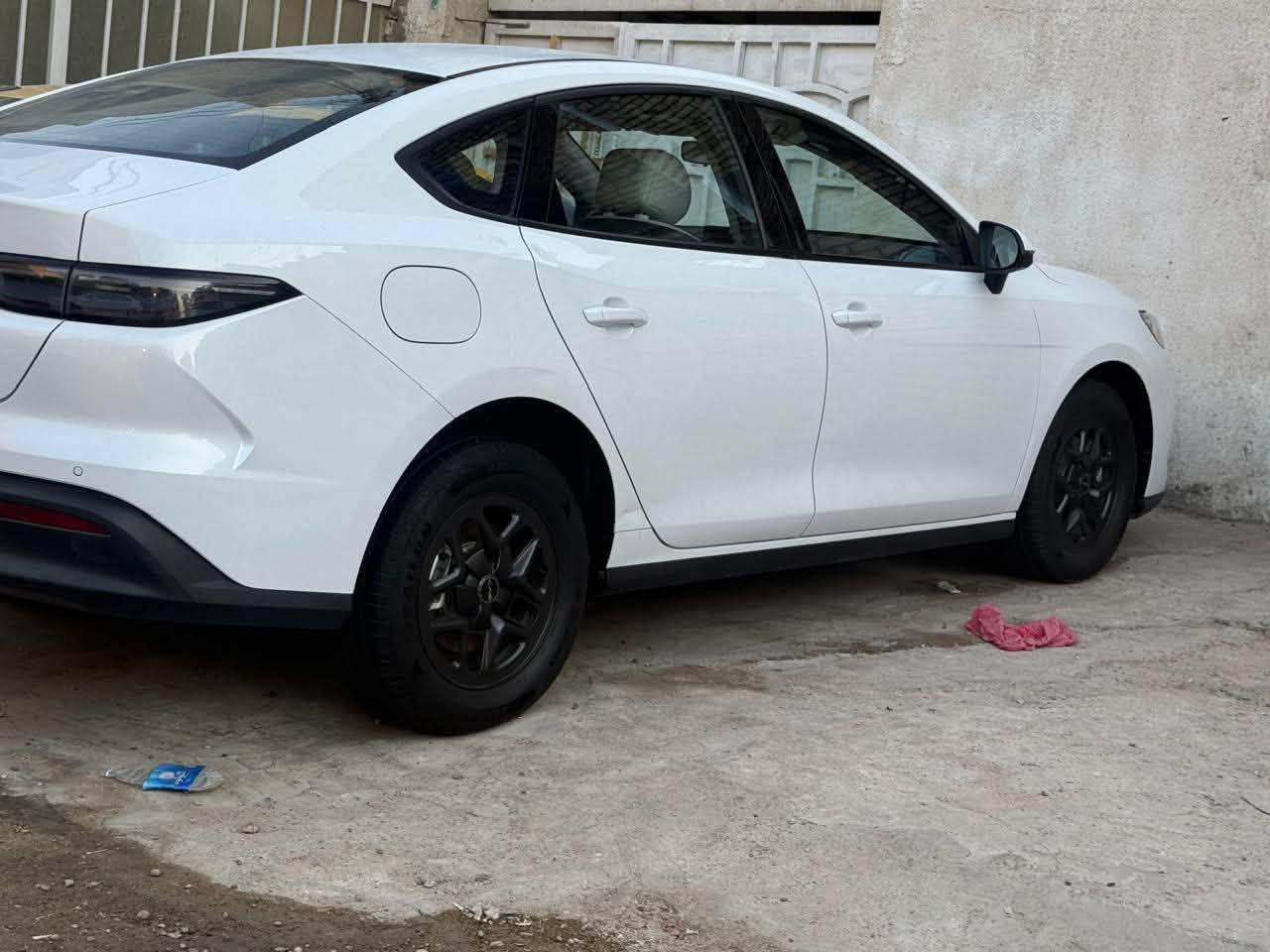 سيل فايف • ٣١ الف • شخط بالباب الخلفي