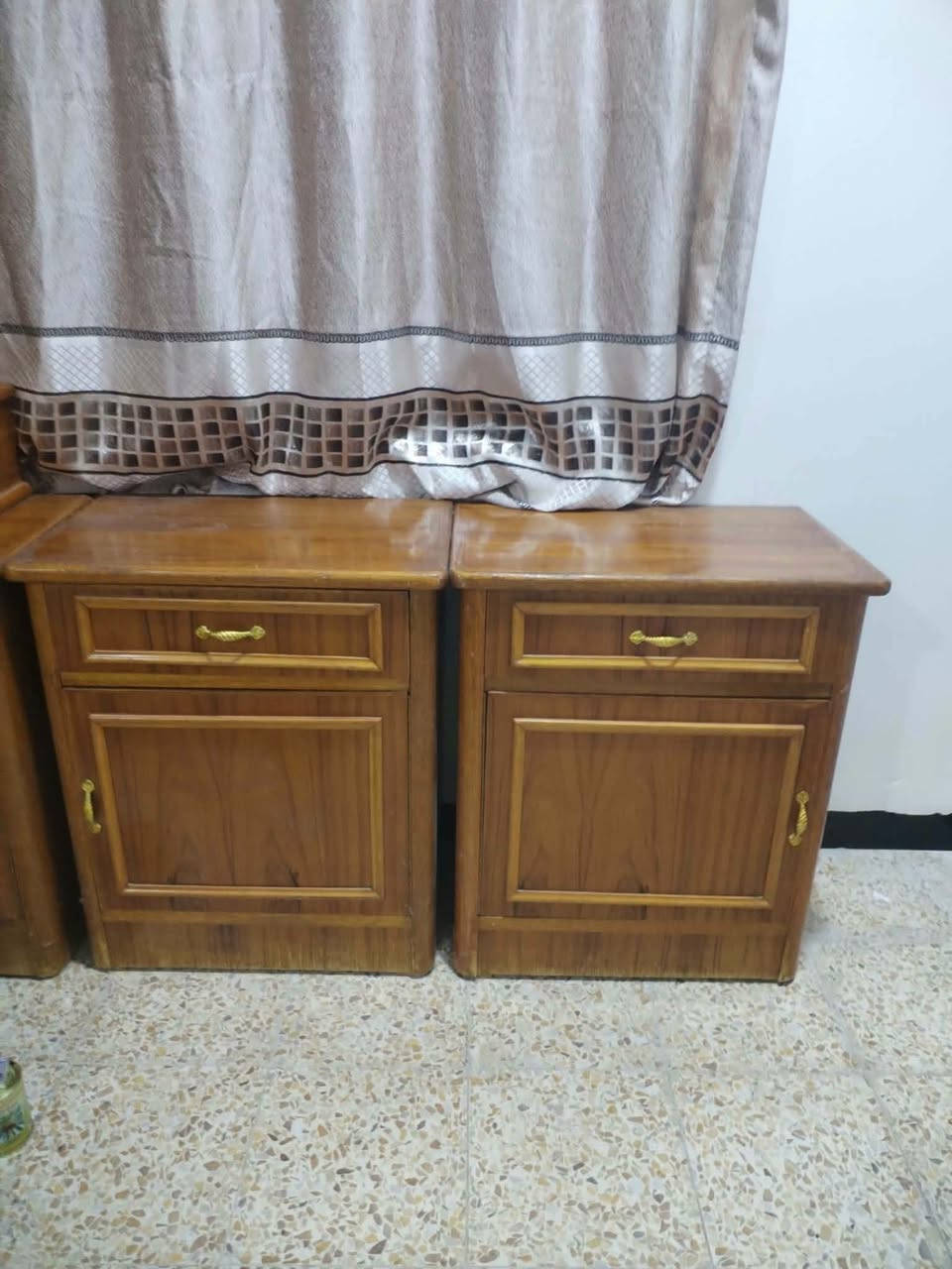 خشب عراقي • نظافة ٩٠٪ • بيع مستعجل