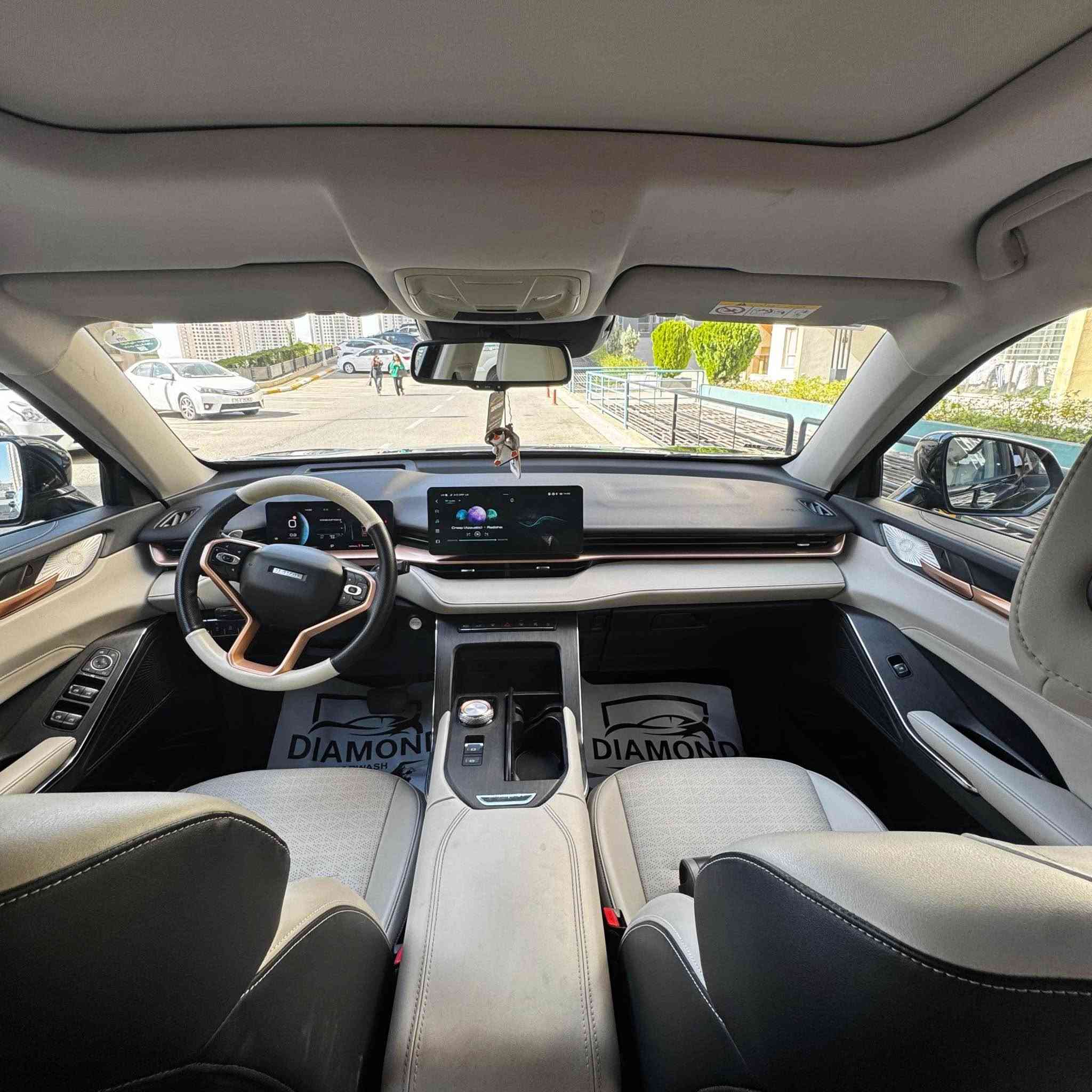 * 4WD
* HUD شاشة عرض على الزجاج
* كاميرات 360°
* Adaptive Cruise Control
* Blind Spot Detection
* Lane Keep Assist
* Autonomous Emergency Braking
* Auto Parking
* مقاعد أمامية تدفئة + تبريد
* مقاعد كهربائية
* فتحة سقف كهربائية
* باب خلفي كهربائي
* عجلات 19 إنش
* Apple CarPlay وAndroid Auto
* شحن لاسلكي
* 7 Airbags
* نظام صوت 8 سماعات
 فول فول مواصفات 

*********** السليمانية, العراق
