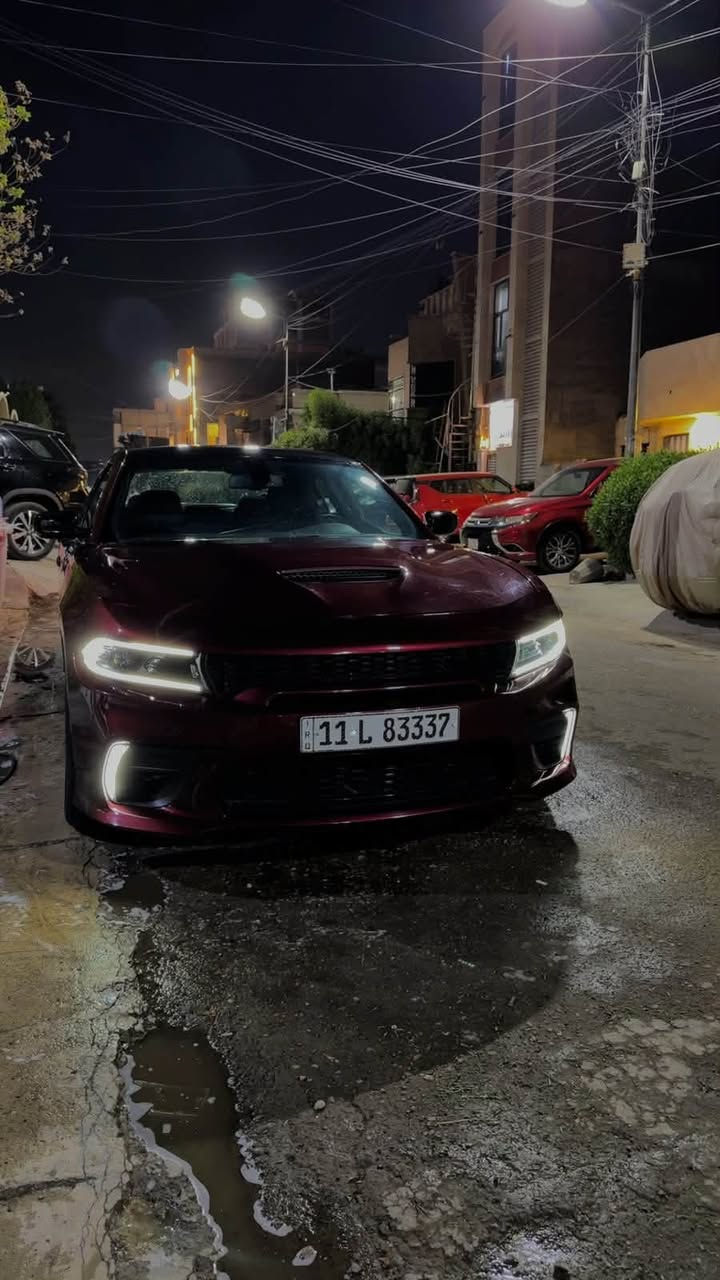 السلام عليكم 
جارجر موديل 2023 هيمي 5700
اللون كرزي 
ماشيه 35 مايل 
حادثها 3 قطع الجاملغ الامام مبدل نفس اللون يعني قطعتين صبغ 
جاهزه مابيها نقص برغي 
السونار بلصور وكلشي موضح 
بغداد باسمي تحويل ثاني يوم 
السعر 220 وبيها مجال بسيط وبلعافيه ع الياخذها 
الشراي يتصل 
***********
مكاني زيونه

نص مكتوب في الصور:
- 3 / 12 10:53 bid.cars
- 2 / 12 10:53 bid.cars