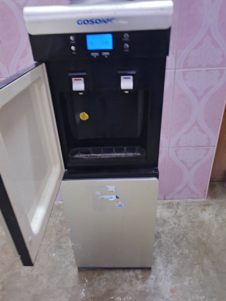 براد شغال شرط حار بارد ثلاجه كل عيب مابيه فول نضافه سعر 55 وبيه مجال مكاني كركوك حي عسكري شراي اتصل ***********

