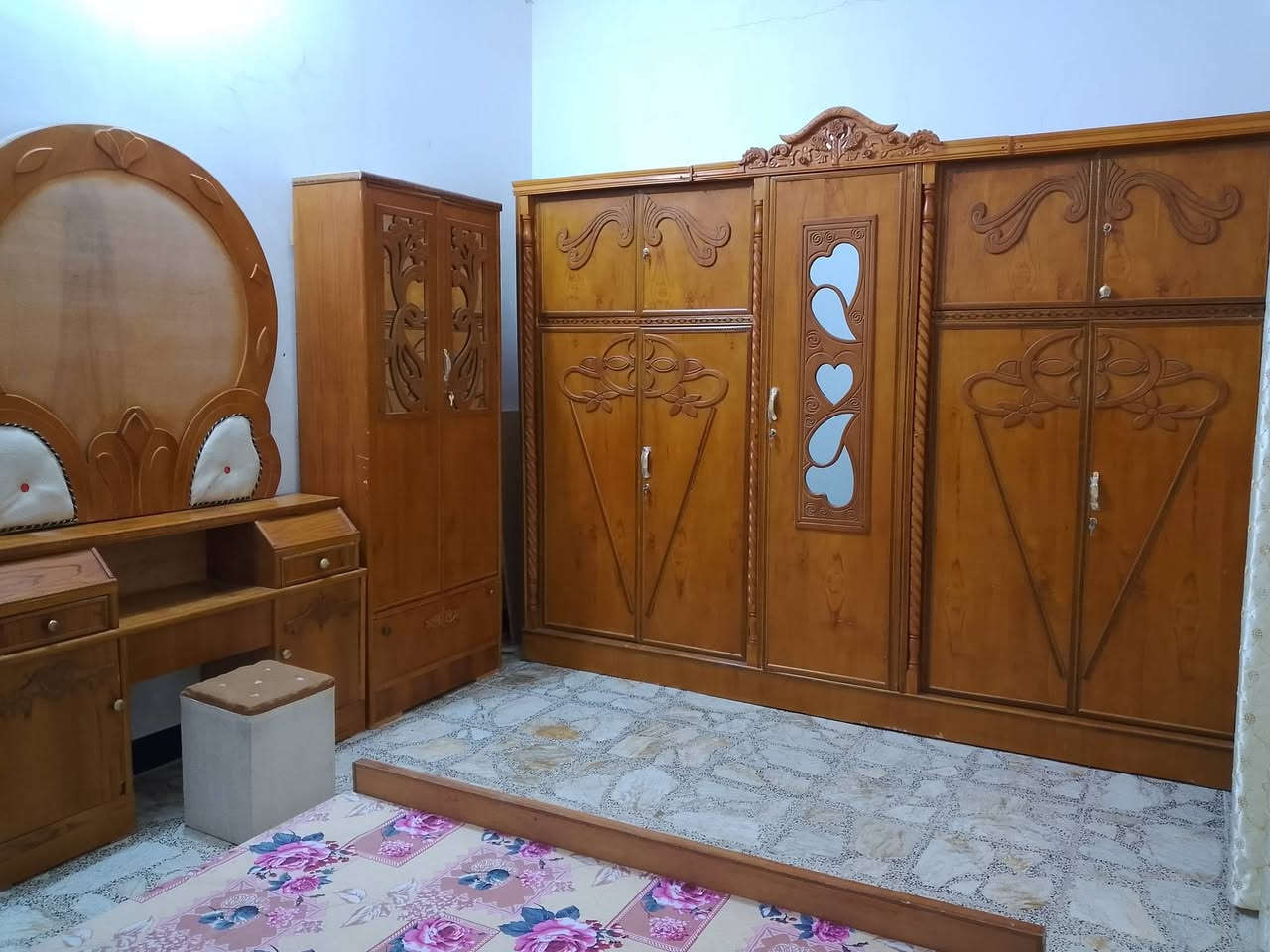 غرفه خشاب صاج عراقي نضيفه كنتور ابو طابقين بس المرايه مكسوره
للبيع سعره 750 مكاني حي العسكري 
رقم الهاتف ***********
