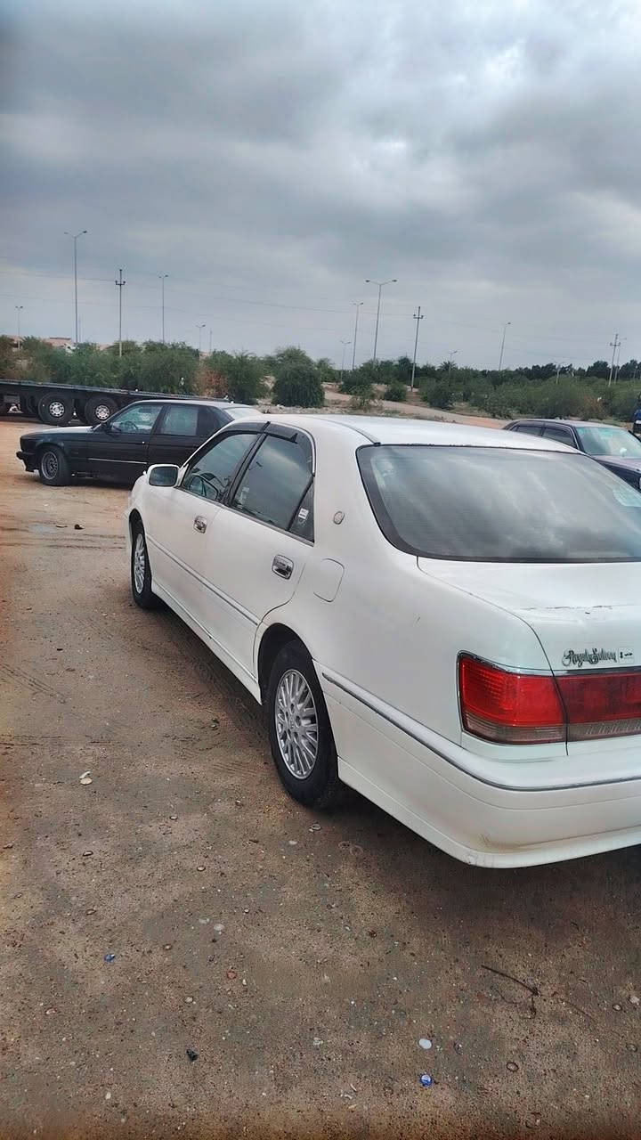 ملكه 2002
رقم انبار انكليزي
سنويه 2030 باسمي تحويل 
كصتين محرك فيفيتي ام الكلاص جديد
السعر 85 وبيها مجال
*********** بصره
