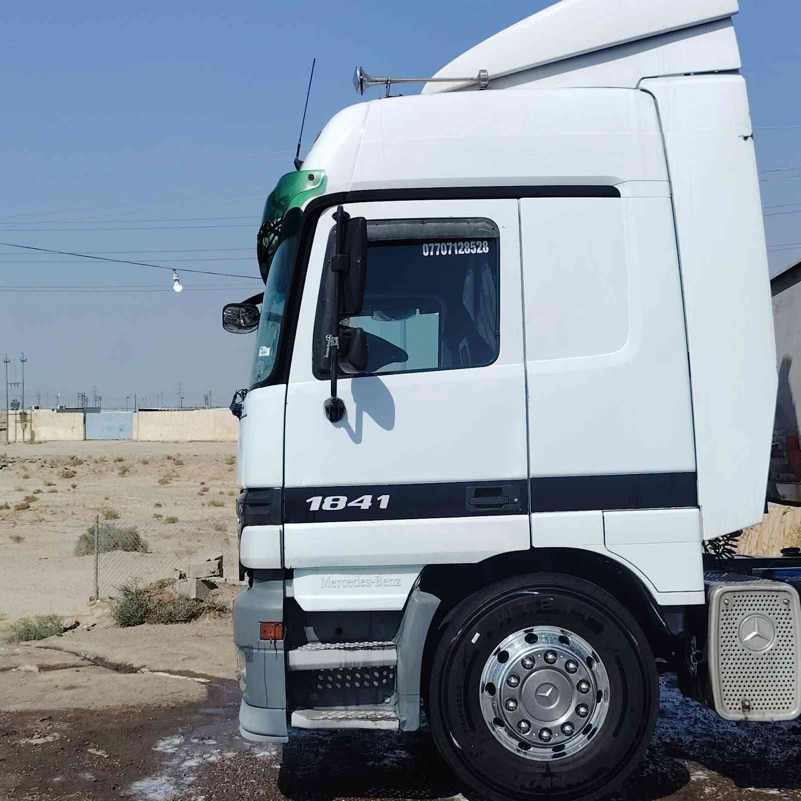 السلام عليكم للبيع ٢٠٠٢ بغداد سيارة مكفولة المكان بغداد
عربانة اربع محاور السعر ٢٤٨.  مكينة دمعة محسن ٢٠٠٦
***********

نص مكتوب في الصور:
- ***********