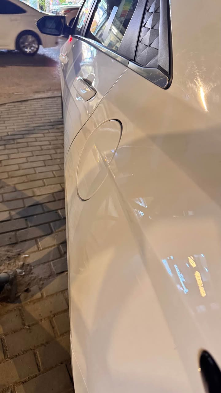 السلام عليكم النترا ٢٠٢٤ للبيع خليجي  فول مواصفات ١/١ وكالة محرك ٢٠٠٠ دوش رقم بصرة باسمي  ماشية ٩٣ الف وقابل للزيادة بيها بارد بالداير مال جاملغ وتكحيل بباب السايق شخط صغير مسحوب كارت والباقي كفالة تايرات جدد وحدادية جديدة والكشنات مغلفات جلد السيارة ماناقصها شي السعر ١٨٠ وبيها مجال اخوان السيارة رقم بصرة اغلى من الرقم اربيل لاتقارنها برقم اربيل البصرة, العراق
