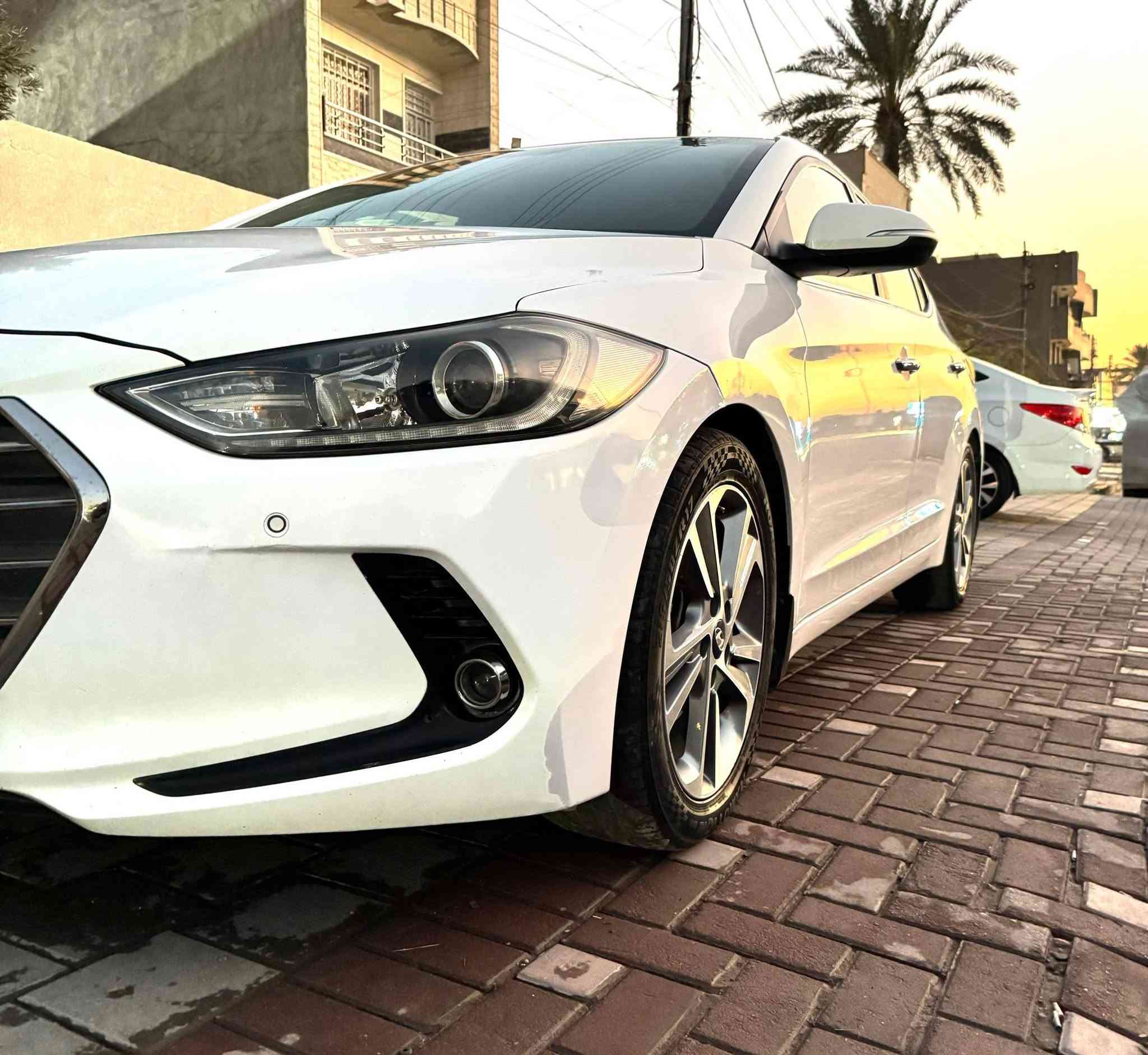 النترا 2017 وارد ايراني فول مواصفات 
مكينة 2000 دوش 
السيارة بدون صبغ 
طخة بسيطة بقبق الجنطة و بدلته بلادي نفس اللون 
و بيها بارد بالداير مال الجاملغ ، موضح بالصورة 
السيارة جاهزة وجديدة 
ماشية 190 
والي يعرف الوارد الايراني فول مواصفات جلد داخل قرميدي 
رادارات كشنات تدفئة تبريد فتحة سقف بصمة 
السعر 148 وبيها مجال بسيط 
للاتصال : ***********
العنوان : بغداد البنوك
