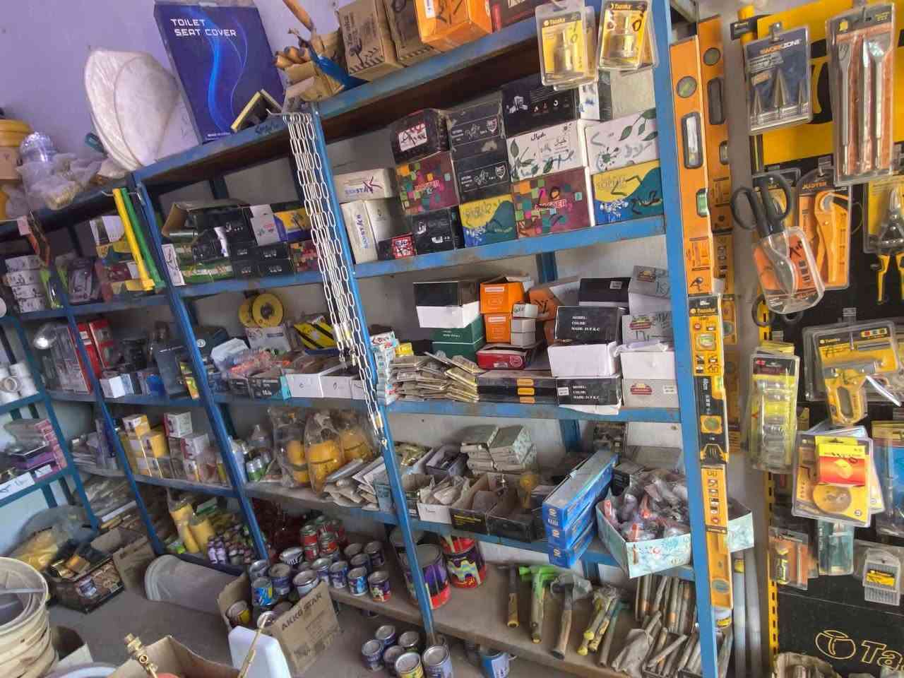 للبيع محلات انشائيه متكامله وكهربائيات الموقع البلديات الضباط الثانيه الزراعي مواد متنوعه كهربائية وانشائيه وعدد يدويه البيع لعدم التفرغ موقع حلو بنايه ركن     ***********@
