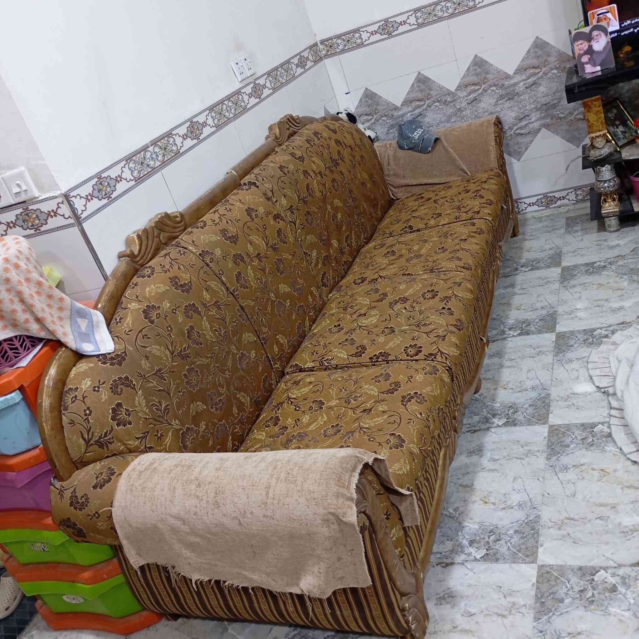 كنب • ١٦مقعد • نضيف