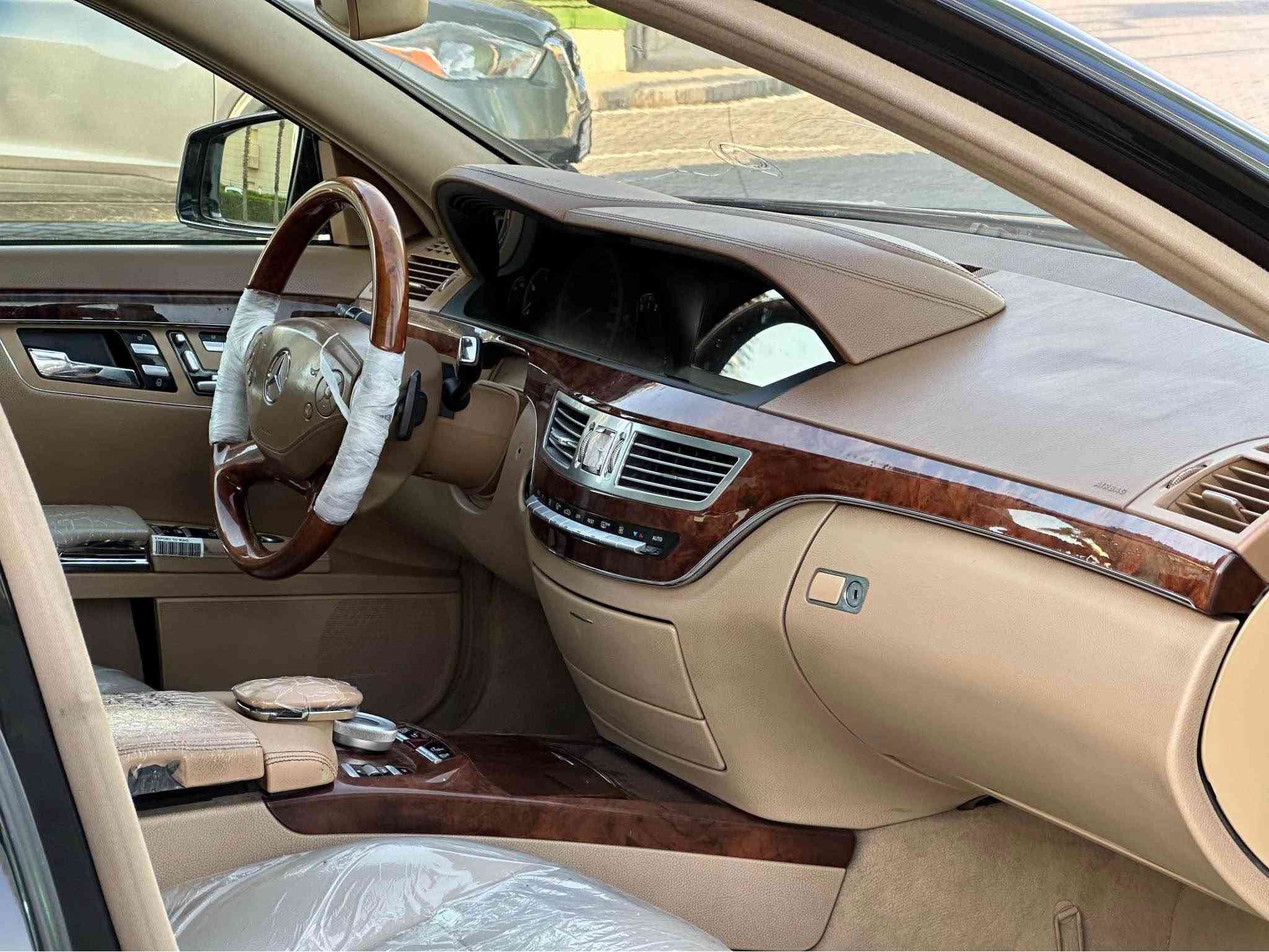 بسم الله الرحمن الرحيم
‏ MERCEDEZ BENZ S3502010
ميرسيدس S350 مؤديل 2010فول مواصفات ١/١
سيارة مواصفات خليجي باب طويل و پانوراما
-------------------------------------------
مكان🌆:أربيل                        سعر💵: 175$مجال بصيط
هاتف📲:*********** واتساب:-*********** 
-------------------------------------------
محريك V6 350 محريك مرغوب
گير و محريك بشرط بدون صوت و صرف و خلل بشرط فحص
-------------------------------------------
سيارة مكفولة كفالة عامة من كير محرك اكسل 
بيها 3قطحة صبوغ بدون دواخيل بدون ارباك. 
-------------------------------------------
مواصفات
{{ بصمة - پانوراما - باب طويل - رادار - خمس پردة - صندوق شفت - باب صحب - ماوص وتليفون - كشنات جلد - كشنات تتفيئة و تبريد - كشن و ستيرن خزن - كشنات خلفي كهربا - تبريد مركزي - سيدي بوكس - مراي شفت - بريك بصمة - كاميرا - حصاص امامي و خلفي - زينون و ليد - فورميكا - بعد }}
-------------------------------------------
اربع تاير ويل جديد حديد بدون مصروف
سيارة شرط بدون اى نواقص گير و موحريك و حدادي و كاهرباى كولة بشرط
سنوية و رقم جديد سنوي بأسمي تحويل غرامة بشرط
------------------------------------------- أربيل, العراق
