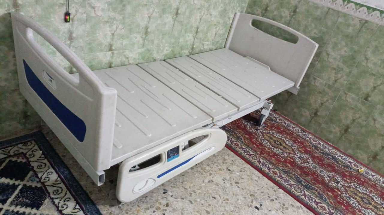 للبيع سريرطبي كهربائي ٤ حركات مستخدم قليل بسعر ٣٧٥ الف موجود في بغداد ***********
