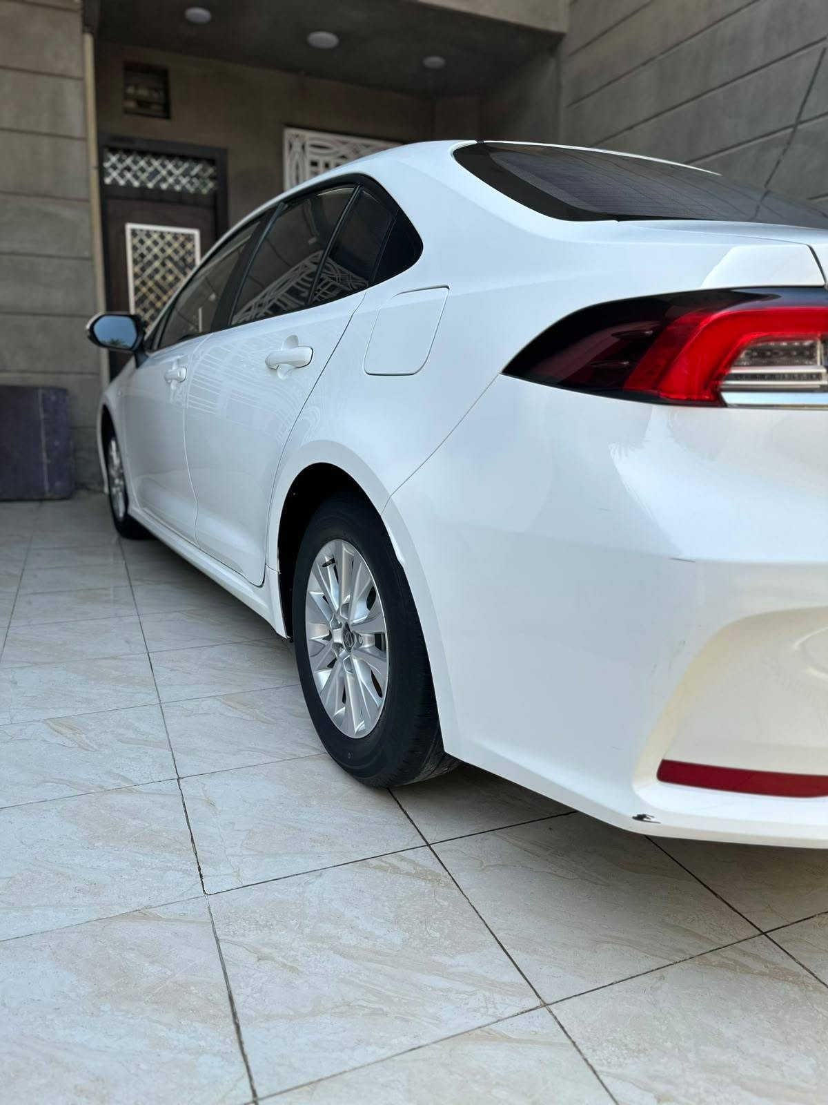 السلام عليكم ورحمة الله وبركاته
كفااااالة عامة 👍 

COROLLA HEV 2024
ماشيه 28 KM
محرك 1800 هايبرد 
 رقم بغداد بأسمي تحويل مباشر
مواصفاتها معروفه
شاشد كبيره كار بلي
انضمه مخارج USB 
هاند بريك اوتو
تحديد مسار
قيادة ذاتيه 
كروس سرعه
تحكم جهتين
رادار امامي
اوتو هولد 
اشارة مري
كشن مخمل
لايت زينون
سيارة بعدها بحالة الوكالة

رقم الهاتف ***********

