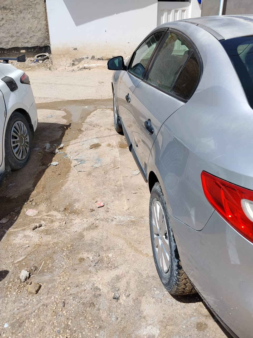 رينو فلونس موديل 2012رقم انكليزي بابل  بسمي قبغ اصفر السعر 50اوبيه مجال ***********
