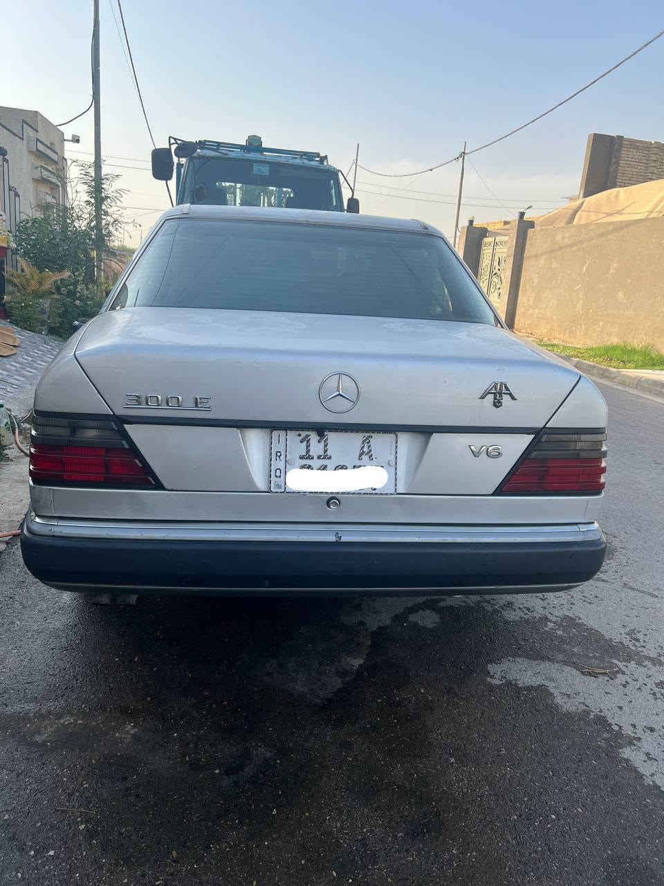للبيع سياره مارسيدس دب موديل 1991بلادي مكفوله
مكينه بلادي 300 عنكبوت 
كهربايات سياره شغاله 
من تبريد ثلج
و سماعات ٤شغالات خلفي وامامي
دواخل بلاد نضيف 
كهربايات سياره شغالات 
سويج +بصمه 
بيبان كهربايات 
..... 
سياره باسمي ثاني يوم تحويل رقم بغداد نكليزي 
مكان سياره واسط كوت قضاء الاحرار 
لتواصل على رقم ***********
.. سعر سياره 80$
