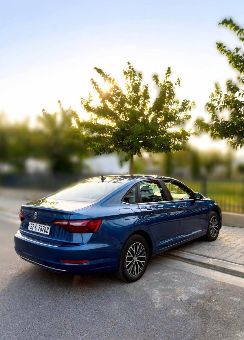 عربي 
Volkswagen Jetta 2020 SE
المحرك: 1.4 تيربو
الفئة والمواصفات: مواصفات SE كاملة (فل مواصفات)
الحالة البدنية: بدون صبغ وبدون ايرباج (نظيف جداً)
المسافة المقطوعة: 91,000 ميل
الإطارات والويلات: ويل وكالة أصلي للشركة
ملاحظات البدن: صندوق السيارة مبدل بقطعة وكالة (بيلادي)، ويوجد ضربة (چمب) خفيفة جداً في الخلف
المواصفات: أمريكية
السنوية والرقم: رقم وسنوية جديد 
التحويل: التحويل وتسجيل الاسم بشرط التمهل والتمام
السعر:، يرجى الاتصال ***********
-------------------------------------------------
کوردی
Volkswagen jetta 2020 se 
مەکینە ١،٤ تۆڕبۆ
قەپات مواسفاتی se 
بێ سبوغ و بێ ئێرباگ
ماوەی ڕۆشتنی ٩١،٠٠٠ میل
تایە و ویلی بیلادی شەریکە
سندوقی بە بیلادی گۆڕاوە 
جەمپێکی زۆر زۆر زۆر خەفیفی دواوەی هەیە
مواسفاتی ئەمریکیە 
ڕەقەم و سەنەوی نوێ 
بەناوکردن و تەحویل بەشەرت
بۆ نرخی پەیوەندی بکە أربيل, العراق
