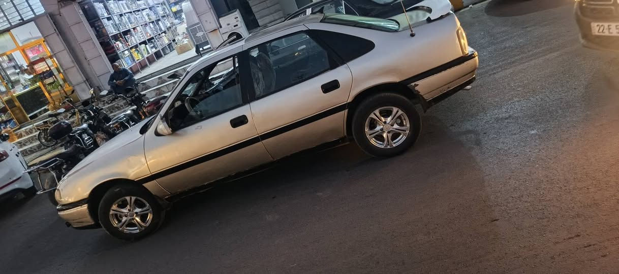 اوبل فكترا موديل 91 محرك 2000 محرك كير صدر كهربائيات خير من الله السياره مصبوغه جماليه لا ضربه ولا خياس السياره حلوه مال جنيه ويل كب شاشه سستم سماعات جاهزه السعر 25  للاستفسار *********** مكاني هيت قرية خسرج ترهم مراوس حسب القناعه
