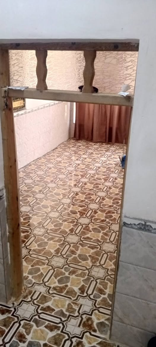 شارع العلوة مركز الشرطة الجديد ثاني فرع
غرفة وصالة واستقبال وصحيات ومطبخ نظيف ومرتب .. 125 متر 
ب 100 مليون 
للتواصل ***********
