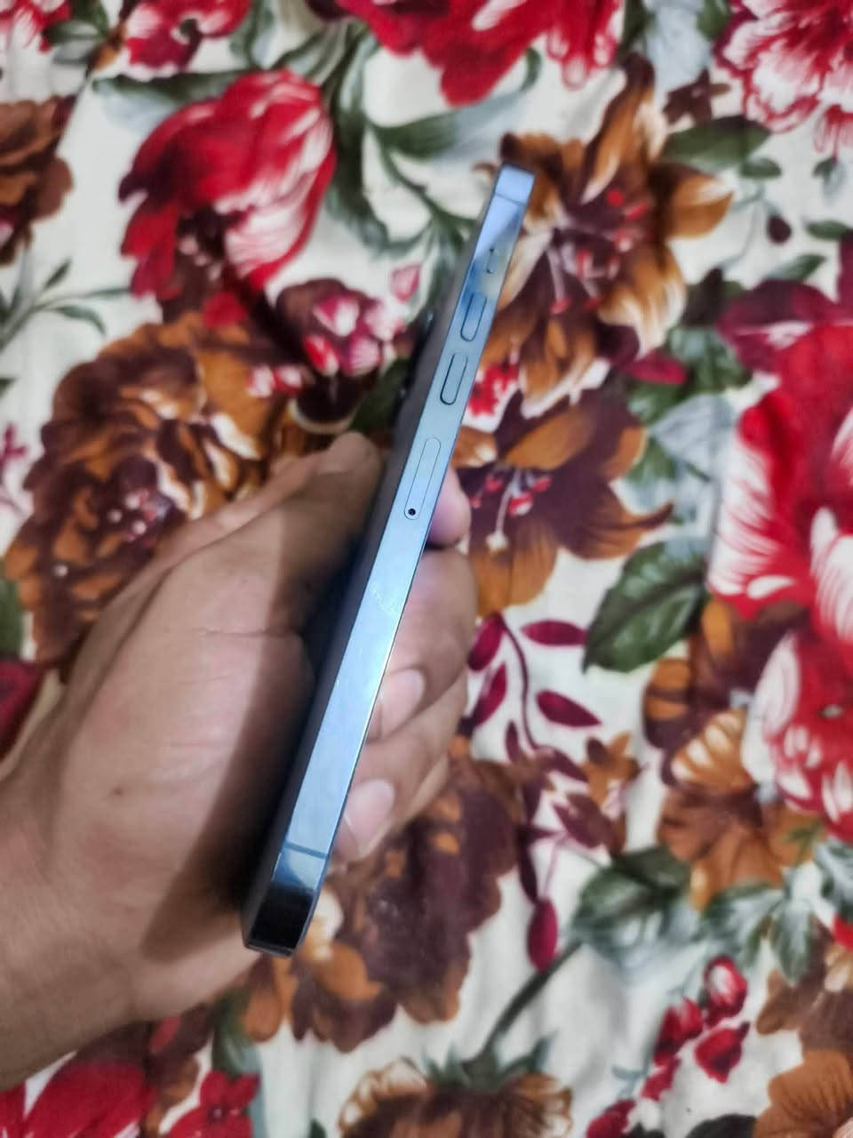 السلام عليكم ايفون 13 برو ماكس لون بحري
ذاكرة 128 بطاريه 🔋84 
الجهاز وتر شخط مابي 
مكفول من كلشي سعر 700 وبي مجال قليل
مكان حي ميسان واتساب ***********
