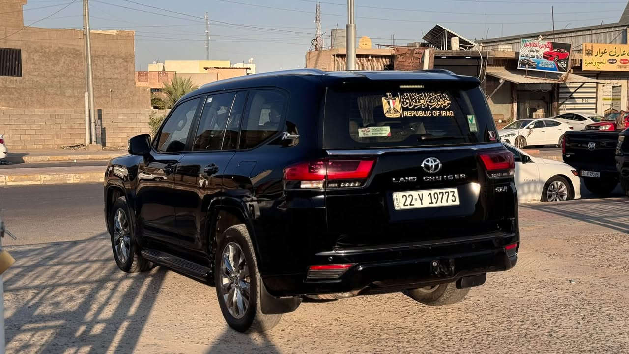 تويوتا لاندكروزر 2022 توين تيربو 🖤🔥

للبيع تويوتا لاندكروزر موديل 2022، توين تيربو، لون أسود، رقم أربيل، سيارة فخمة وقوية تجمع بين الأداء والراحة والهيبة.

المواصفات:

* محرك توين تيربو.
* لون أسود مميز.
* تشغيل بصمة.
* تشغيل زر.
* دخول ذكي.
* فتحة سقف.
* شاشة كبيرة.
* كاميرات.
* حساسات أمامية وخلفية.
* كشنات جلد كهربائية.
* تدفئة وتبريد للكشنات.
* تحكمات ستيرن.
* مثبت سرعة ذكي.
* رادار.
* نظام المحافظة على المسار.
* شحن لاسلكي.
* ثلاجة وسطية.
* دفع رباعي 4×4.
* مكيف أوتوماتيك.
* وباقي مواصفات اللاندكروزر المعروفة.

📌 رقم: أربيل
🖤 لون: أسود

السيارة جاهزة للاستخدام، والفحص خير دليل.

📍 الأنبار - الرمادي - شارع المعارض

📞 ***********

