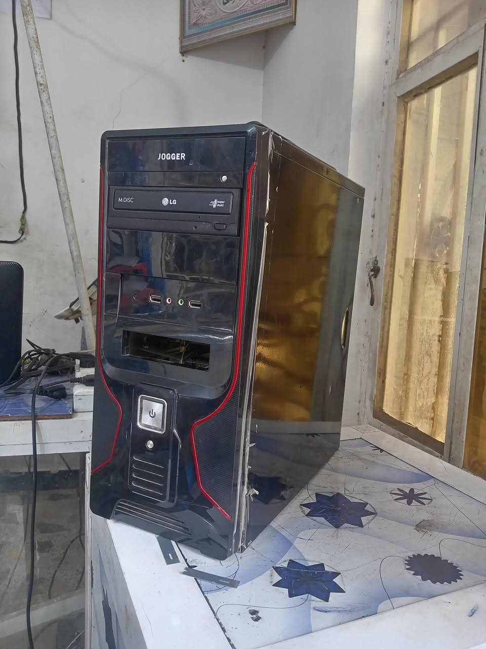 حاسبه متكامله
من هارد 500
معالجين ci3 و ci2
بور سبلاين 400 واط
بورد hp pro 3300 series mt 
معالج i3 جيل ثاني 
رامات ddr3 2gb
بيها وايفاي داخلي 
الحاسبه شغاله 100٪
السعر 75 شامل التوصيل 
واتساب ***********
