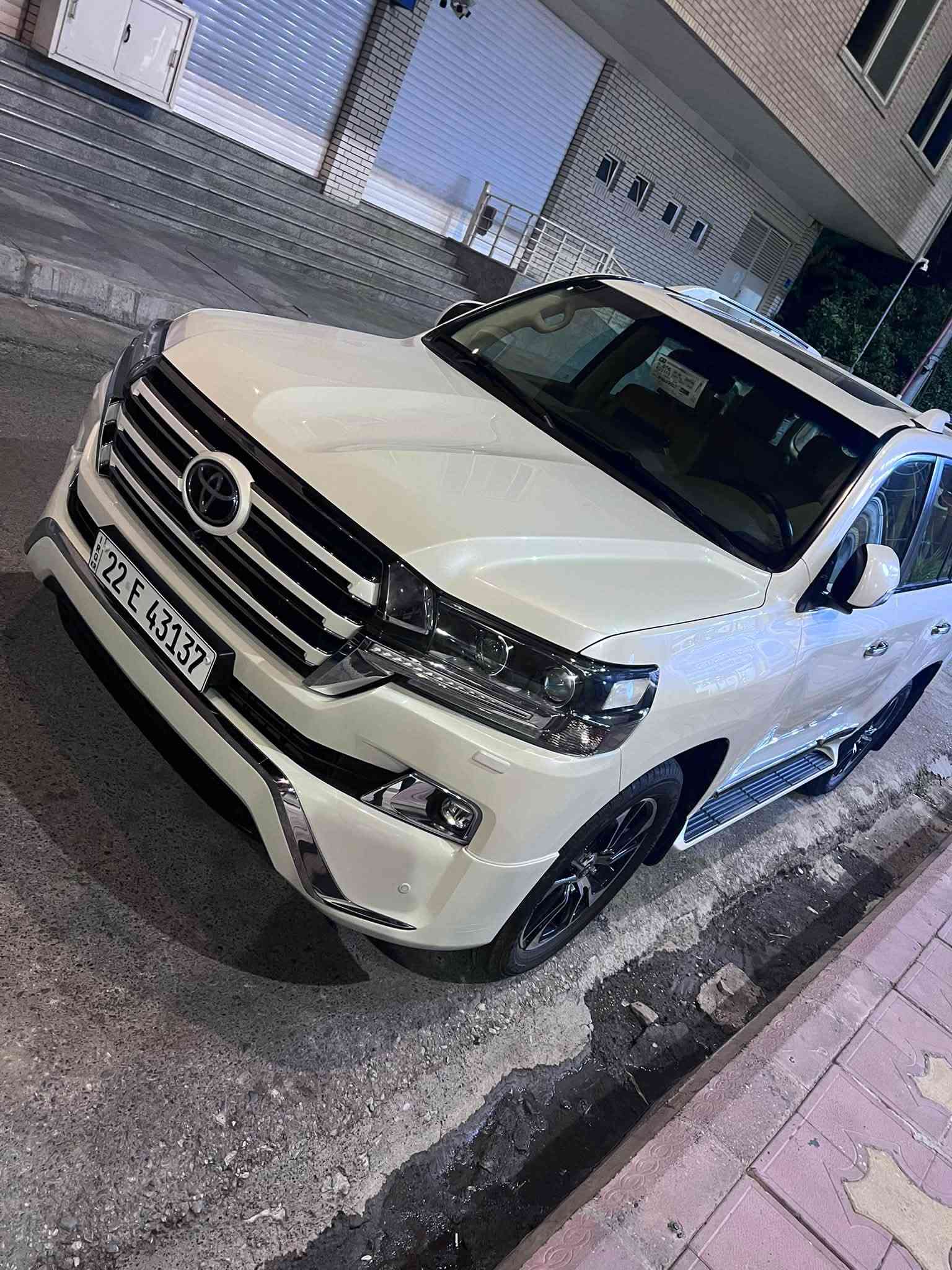 لاندكروز • ٢٠١٧ • ماشي ١٠٠ الف