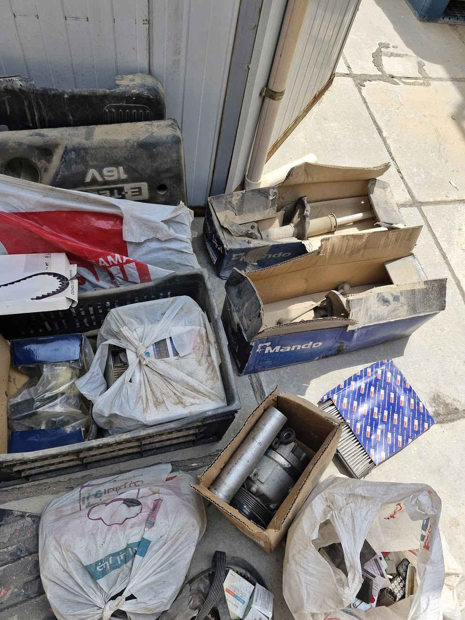 السلام عليكم غراض اوبترا للبيع ابيعهن شلعه كلهن ب ١٥٠  لان بعت السيارة ومااحتاجهن الي يفيدنه يراسلني واتس اب***********
