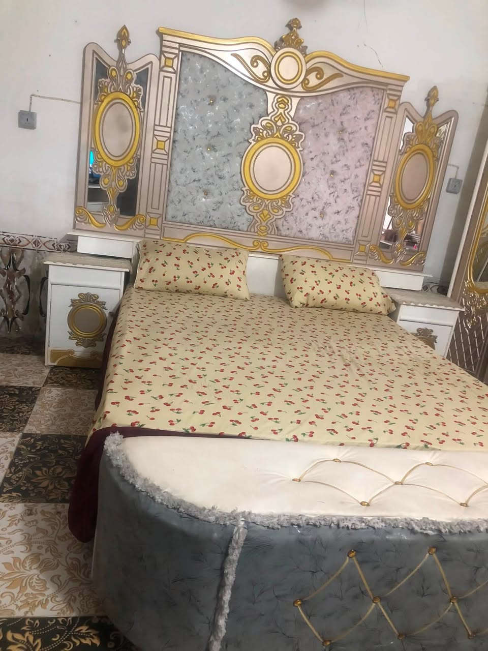 غرفة 8 قطع نظيفه اخشاب بس تصميم تركي 
سعر الغرفة 650 وبيها مجال للاستفسار مراسلة الصفحة او الاتصال بالرقم ‭***********‬
المكان كربلاء حي العامل
