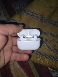 سماعات • تفاصيل قليلة