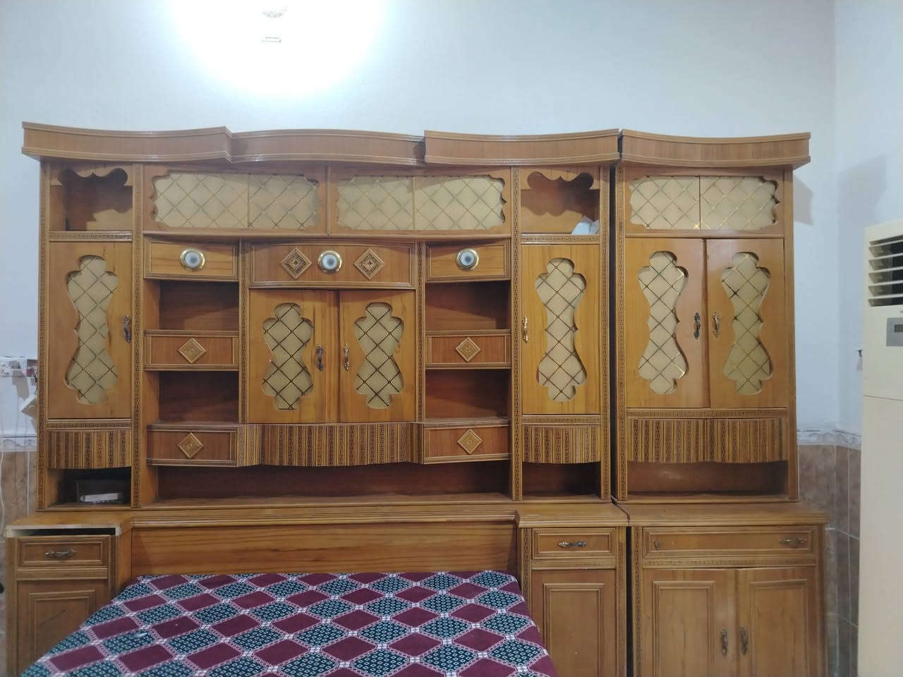 سلام عليكم
يوجد غرفة اخشاب للبيع
 السعر 900 الف بيها مجال..
 6 قطع
التواصل على هاذا الرقم :***********
