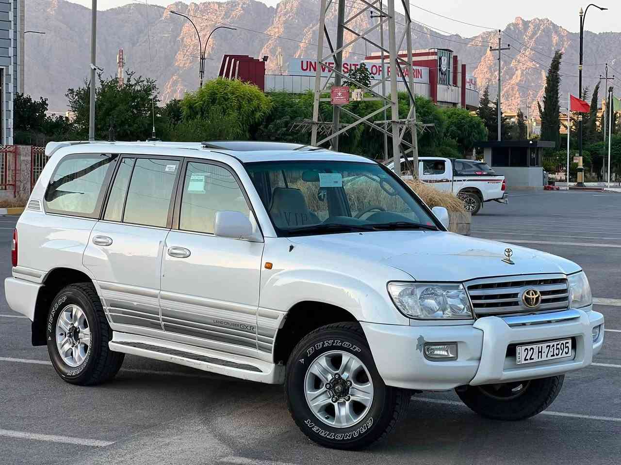 Land cruiser 2006 GXR 
مۆنیکا 2006 Gxr
فول مواسەفات تەحویل اسڵی
گێر تۆماتیک ناوزەرد  سڵاید شاشە ئایپاد و کامێرا 
٣ریز کوشن و تەبرید مەرکەزی 
فۆرمیکاو قوفلی اکسل

تەنها ١ جاملخی بۆیاخە 
گێڕو مەکینە و ئەکسل بەشەرت
سەنەوی تا٢٠٢٨ بەناو خۆمە
دەحامی بۆ دەحامی بەشەرت چرکەی تیانیە
سحری ١٩٢ گەڵاو معامەلە 
***********
