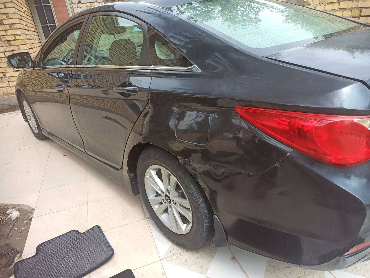 سلام عليكم سوناتا وارد امريكي موديل 14 سياره جديده خير من الله حادث امريكا تبديل جاملغات وبنيد بدون ضرر داخلي وبالعراق جاملغ  خلفي اخوان تكفل بأي ضرر غير المذكور بالنشر مكفوله من العيب الشرعي محرك 2400 رقم ذي قار سنويه27 تحويل مباشر  السعر 79 العنوان سوق الشيوخ للاتصال ***********
