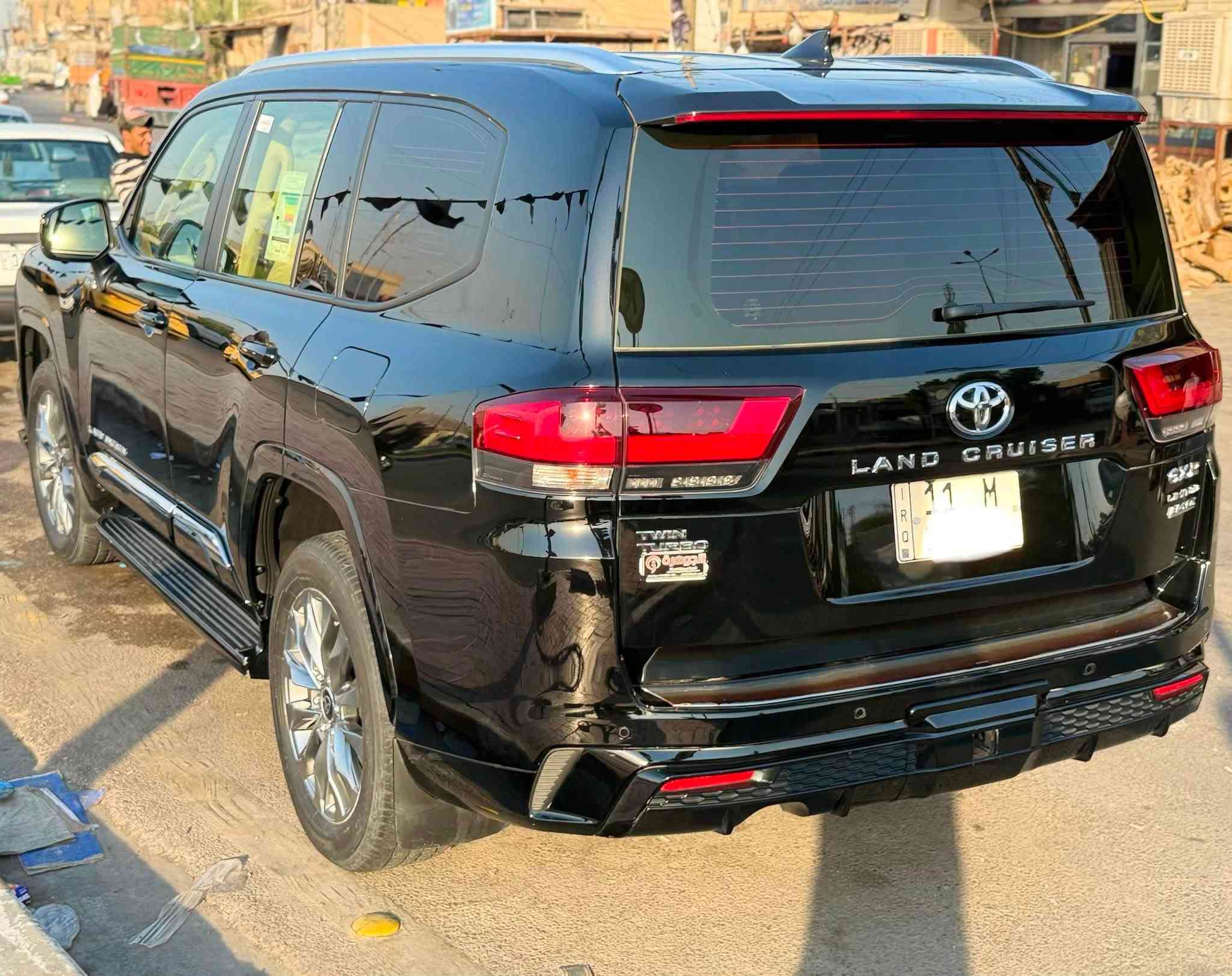 لاندكروز 2024 GXRبلاك دشن توين تيربو رقم بغداد بسمي بريم اصل ام ردار لمامي وسمعات جيبئل شاشه فيئكس اربع كامرات مري غلاب  مغلفه حمايه ppf حته لقماره مكفوله من رصعه ماشيه 13 لف سعر 715 رقمي ***********
فول موصفات
