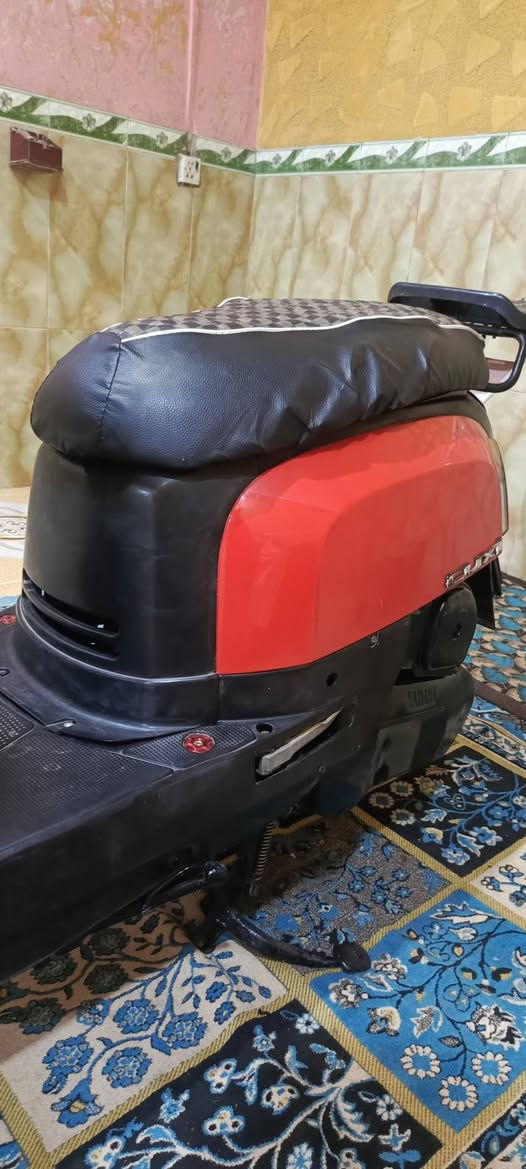 سلام عليكم دراجه ماكس بوليسي نوزل دراجه رمنبه  كهربائيه فول اشاير هورن سكن عالي ناصي دراجه احله من الصوره شلعته تخبل ومعدل كفرات اصليه مختمه وي المكينه مفتوحه مره واحده  سعر 800 وبيها مجال مكاني بصره قرنه قضاء المدينه الصادق قرب المام أحمد بن علي للاستفسار ***********
