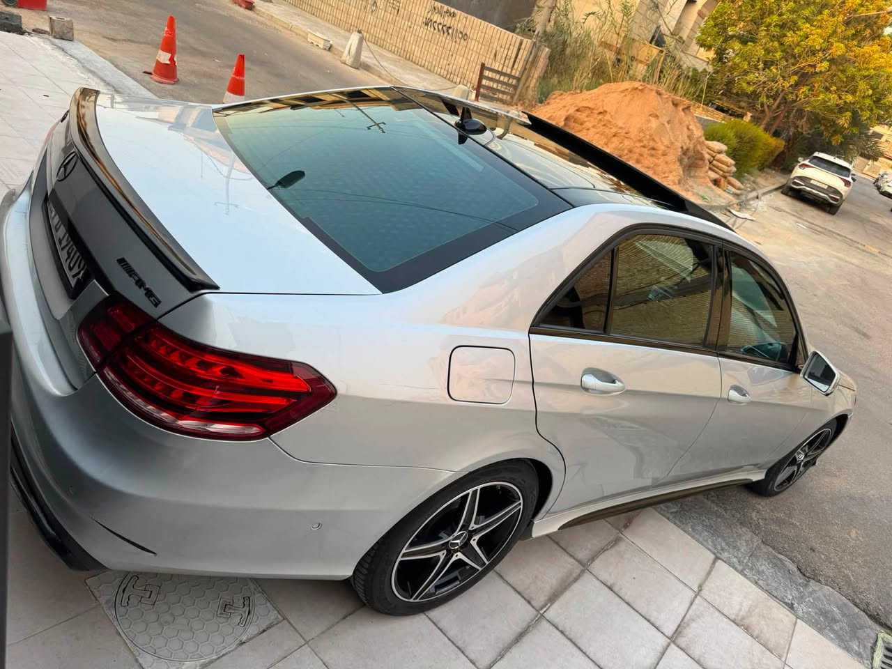 السلام عليكم
مرسيدس e350 2016

السيارة فول مواصفات

 

بانوراما

كشنات جلد

كشنات كهرباء

كشنات خزن ميموري

بردة خلفية

تدفئة كشنات

ستيرن كهرباء

حساسات امامي وخلفي

مري شفط

سماعات هارمن كاردون

كت كامل مع بنيد مال e63

وبعد بيها هواي مواصفات

ماشية ٩٦ الف

السعر ١٨٠ وبي مجال

حادث السيارة جاملغ وبنيد بدون ايرباك

مكان السيارة بغداد المنصور

***********
