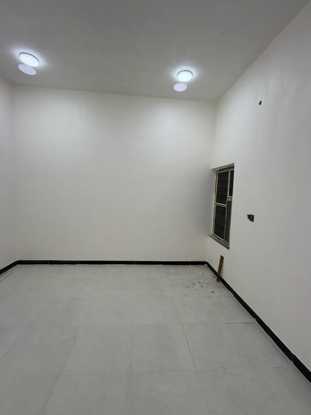 بيت للبيع المساحة 200 متر 
يحتوي ثلاث غرف نوم وهول ودوانيه ومطبخ وحمام ومناور وكراج وحديقه السعر 88 مليون العنوان الجزيره الفيروزيه جسر الثاني *********** Singapore
