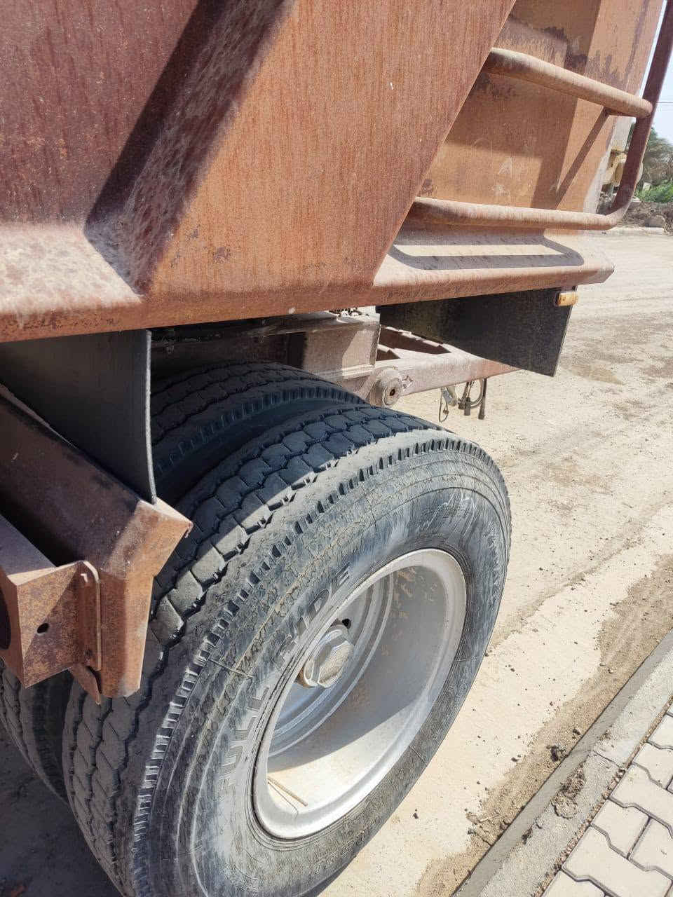 مقطورة • موديل ٢٥ • نضيفة