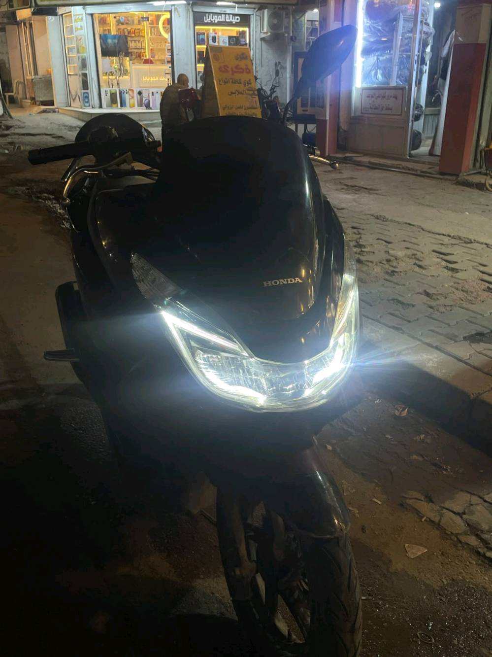للبيع بي سي اكس pcx جيل ثاني ياباني GF جي اف اعلى فئه ياباني لون احمر ماروني 
ماشيه 40.000 اربعين ألف 
كلجات نضيفه 
نوزل نضيف 
تايرات امامي خلفي نظيفه جدد 
الدراجه برغي مامبدل بيها 
على وضع شركه 
مكينه كفاله كفاله كفاله 
يحتاج الها غسله فقط 
عنوان بغداد الكرخ الثالثه الحريه السلام 
السعر المطلوب 14 وبيها مجال 
***********