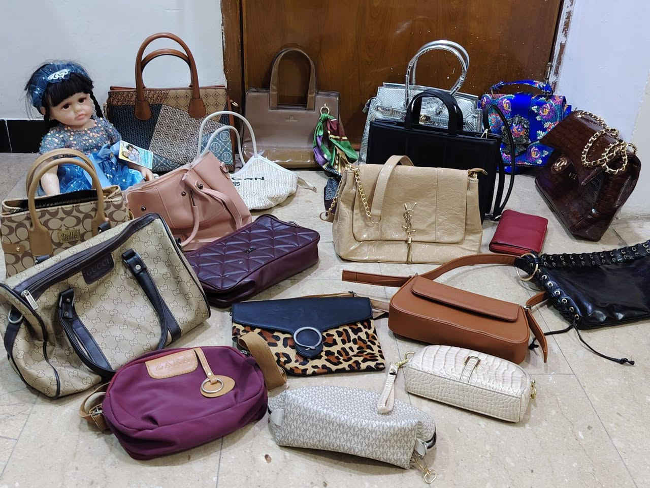السلام عليكم بنات جنط للبيع سعر الواحدة ب5 آلاف أي ضرر مابيهن  أكو جزدان بالفين
رقم ***********
