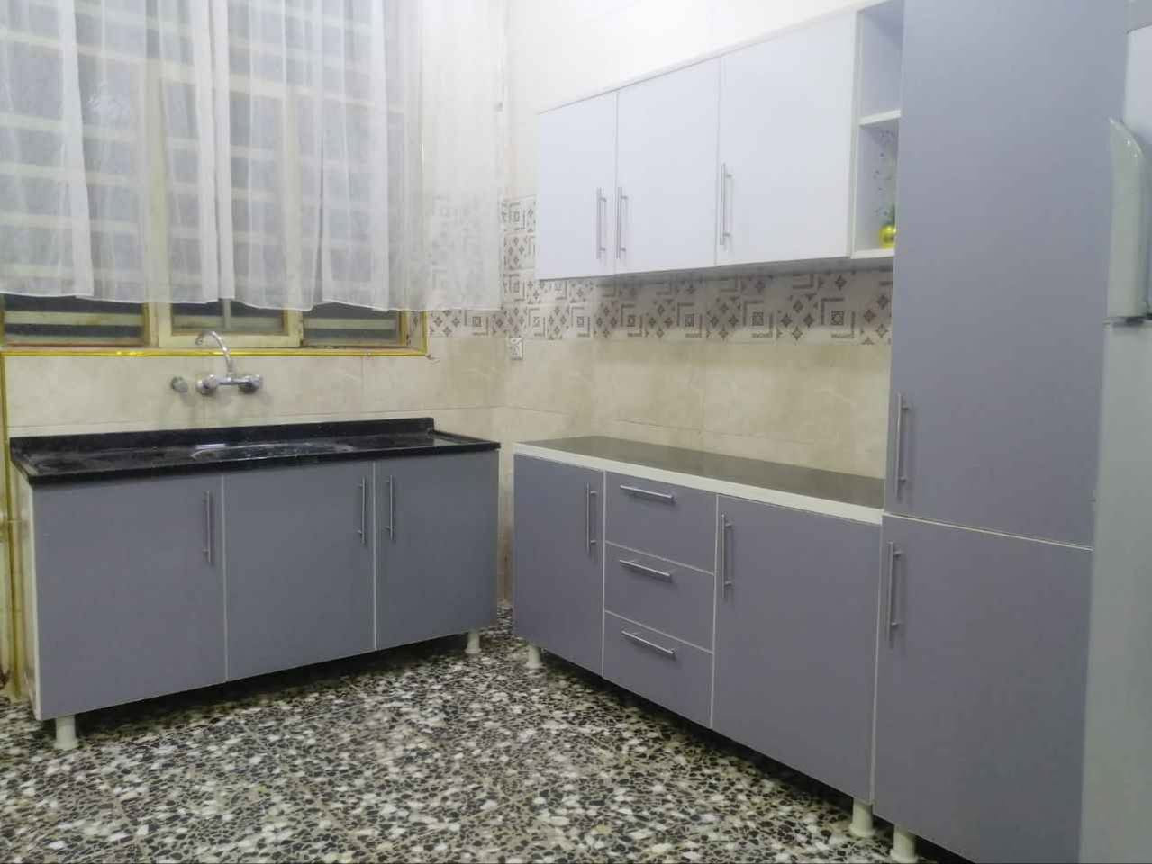 كاونتر خشب mdf
مترين موديل فاترينا 
مع سنك متر و20 

السعر 325

للحجز والرد السريع مراسله واتساب فقط*********** بغداد, العراق
