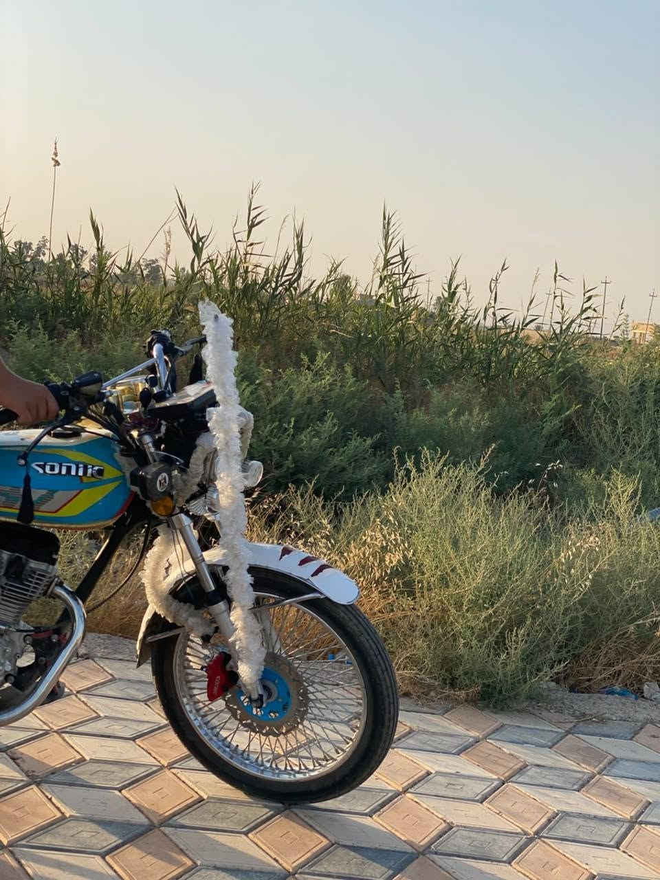 السلام عليكم للبيع تايكر موديل 24محركو مبدل بس عصافير شرط الموطور نشاط ومعدل فول كهربايات كله شغاله الموطور فول جنبزه نضافه فول السعر580وبي مجال اتصل ***********مكان بيجي المزرعه
