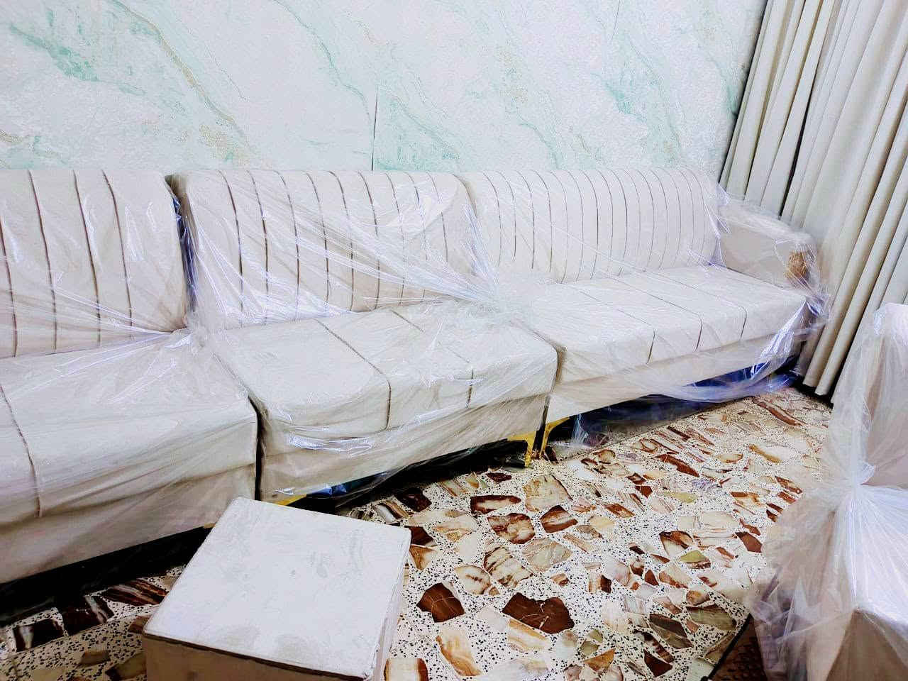 سلام عليكم ديوان للبيع قبل فتره أخذته عشر مقاعد نضيف كلشش مابي اي ضرر اريد انتقل وياه اربع كوشات وطبله ومفرش ب300وبي مجال مكاني بغداد بلديات واتساب ***********
