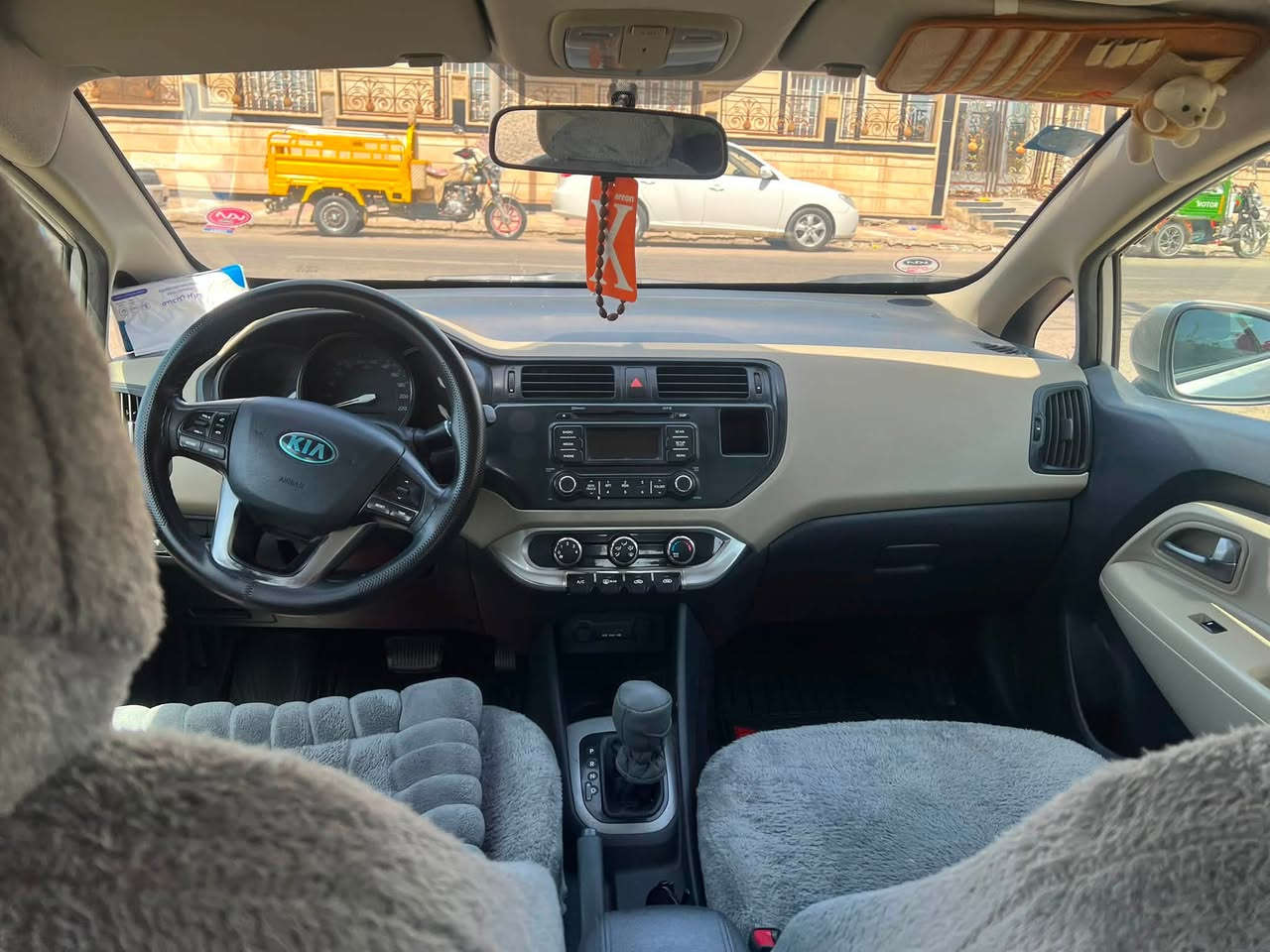 كيه ريو مديل ٢٠١٤
وارد خليجي ثلاث قطع صبغ 
مكينة ١٦٠٠ مكفولة وكير مكفول 
بسمي تحويل ثاني يوم سنويه ٢٠٣١
السعر ٨٠
رقم الهاتف للاستفسار ***********
