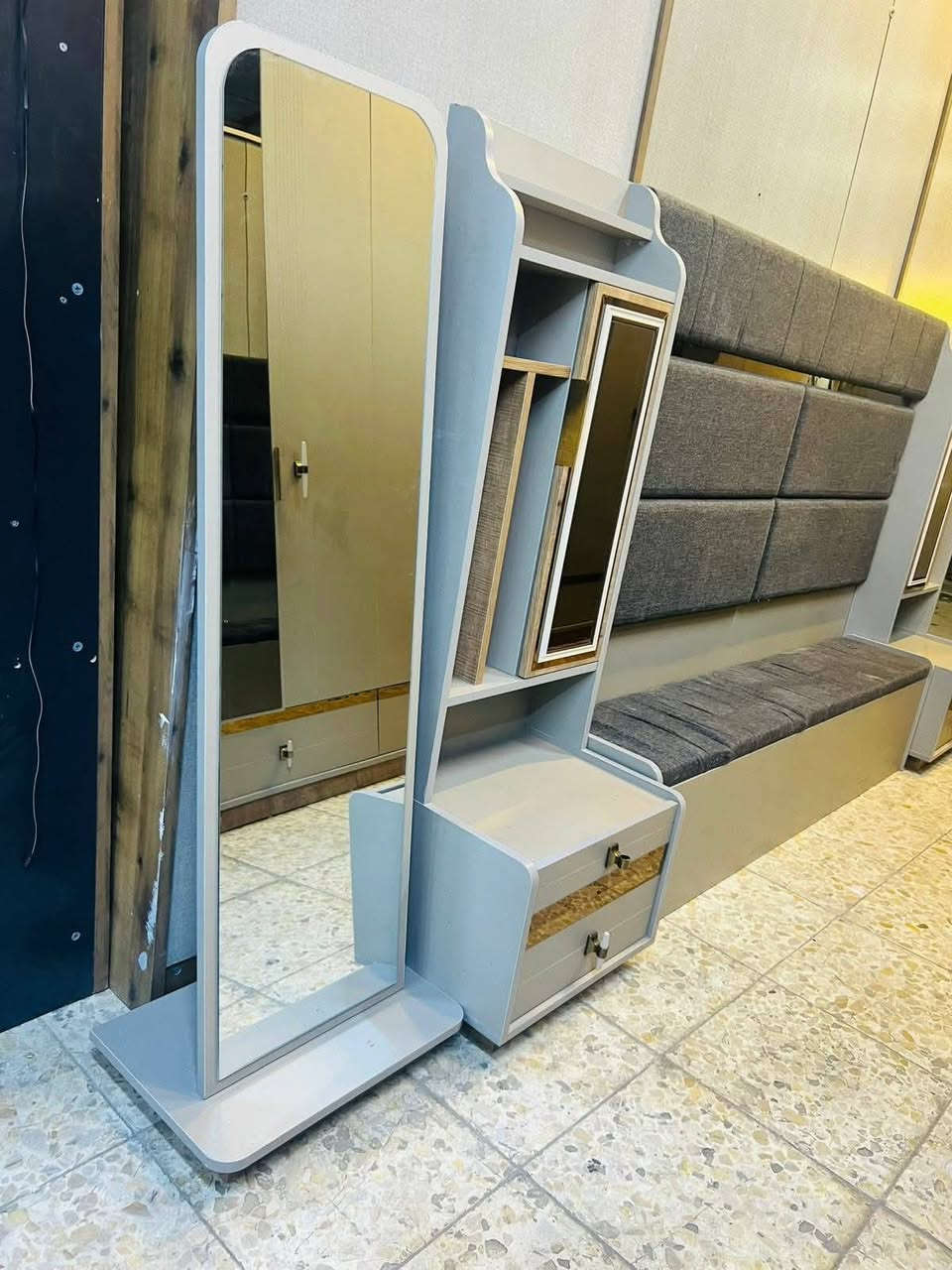 غرفه تركيه مودرن اصلي حديث نضام هايدروليك  10قطع   نظافته 95/💯💥
سعره 950

واصل شد ونقل داخل بغداد مجانآ

توصيل محافظات أجوور نقل
للحجز راسلني واتس ***********

